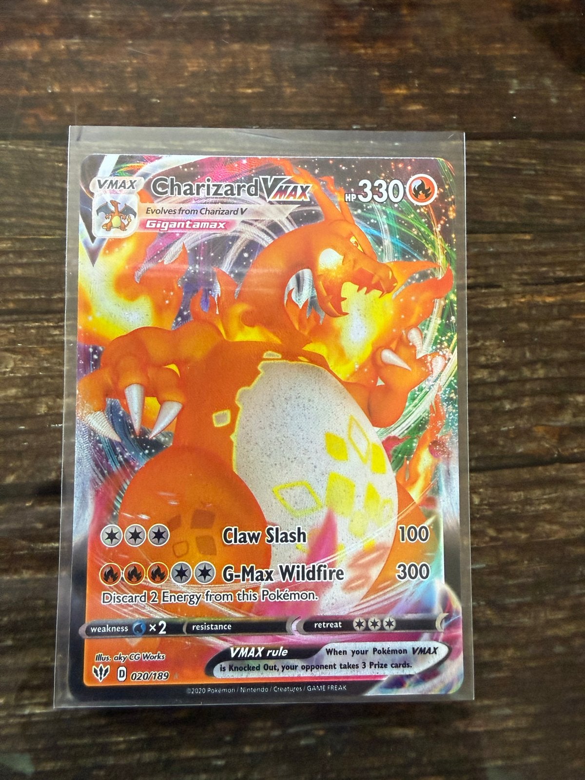 Charizard VMAX Pokémon Kaart - Gigantamax 020/189, Ophalen of Verzenden, Zo goed als nieuw, Losse kaart