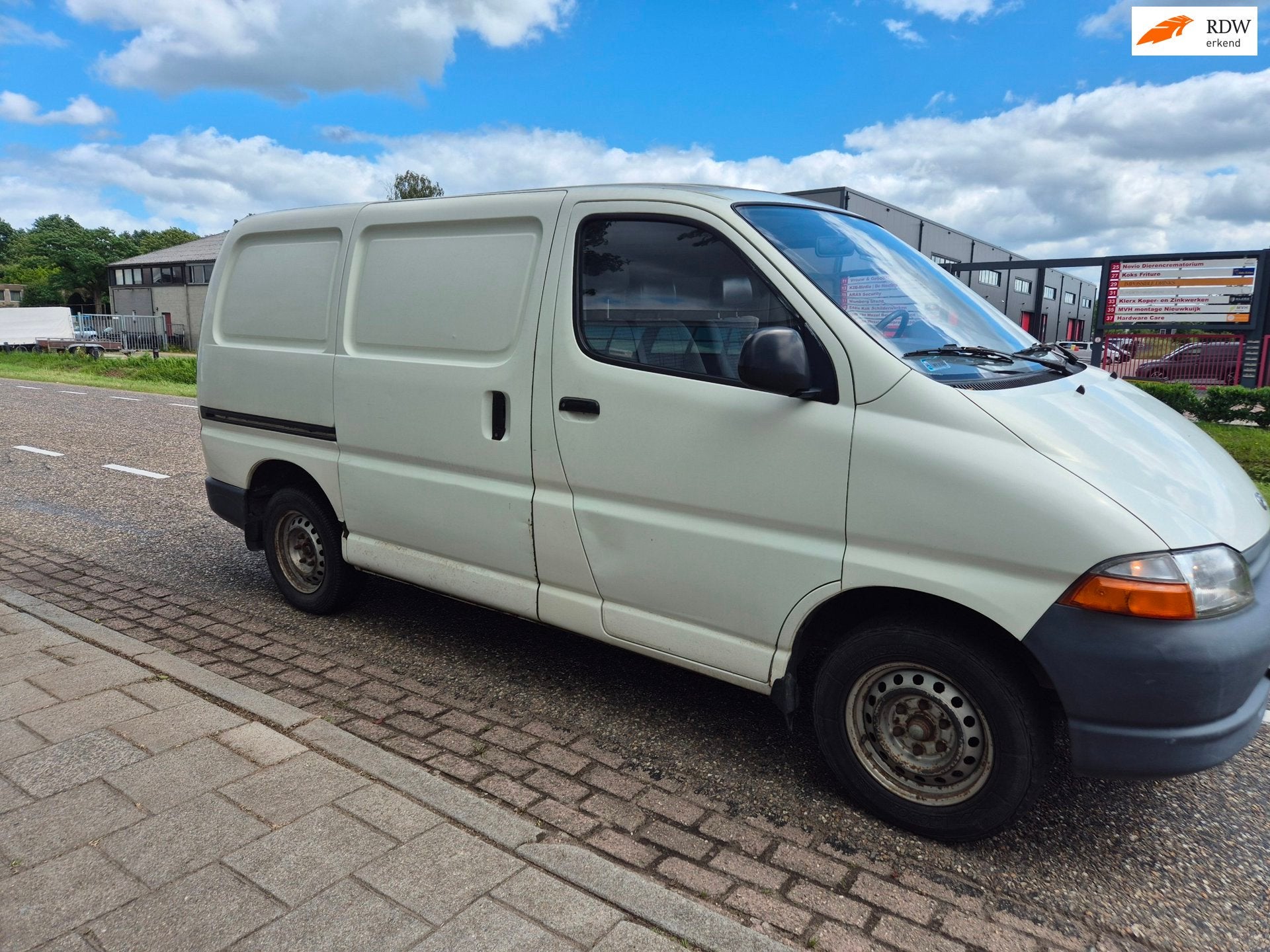 Toyota HiAce 2.4 DIESEL MANUEEL 1999 3 SEATS 06-13896819, Auto's, Bestelauto's, Gebruikt, 4 cilinders, 2000 kg, 1553 kg