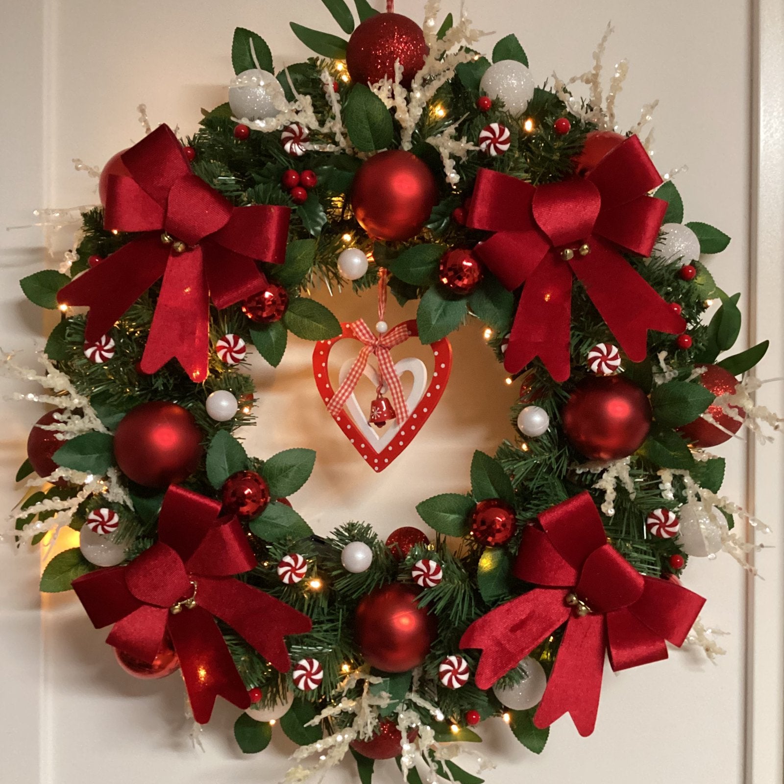 Prachtige grote kerstkrans rood, wit met verlichting 65 cm, Ophalen of Verzenden, Nieuw