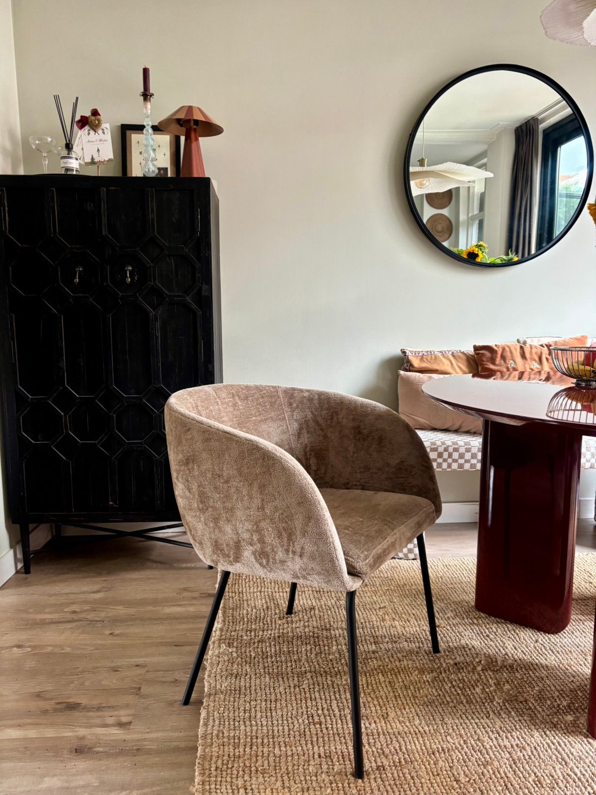 4x Wood eetkamer stoelen Noelle zand velvet structuur, Huis en Inrichting, Ophalen, Overige materialen, Overige kleuren, Zo goed als nieuw
