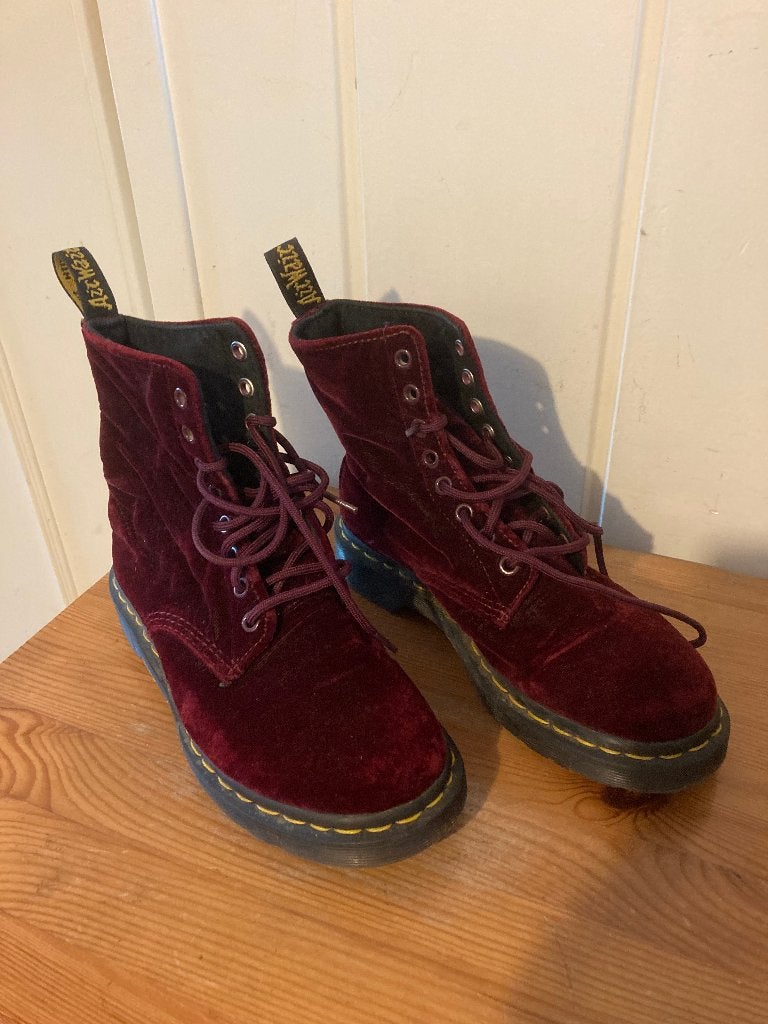 Stoere paarse hoge stoffen boots van Dr. Martens, maat 37, Kleding | Dames, Overige kleuren, Verzenden, Lage of Enkellaarzen, Dr. Martens