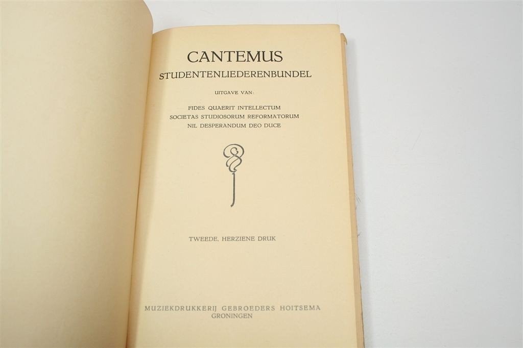 Cantemus — Studentenliederbundel S.S.R. Hoitsema 1933, Ophalen of Verzenden, Gelezen, Artiest