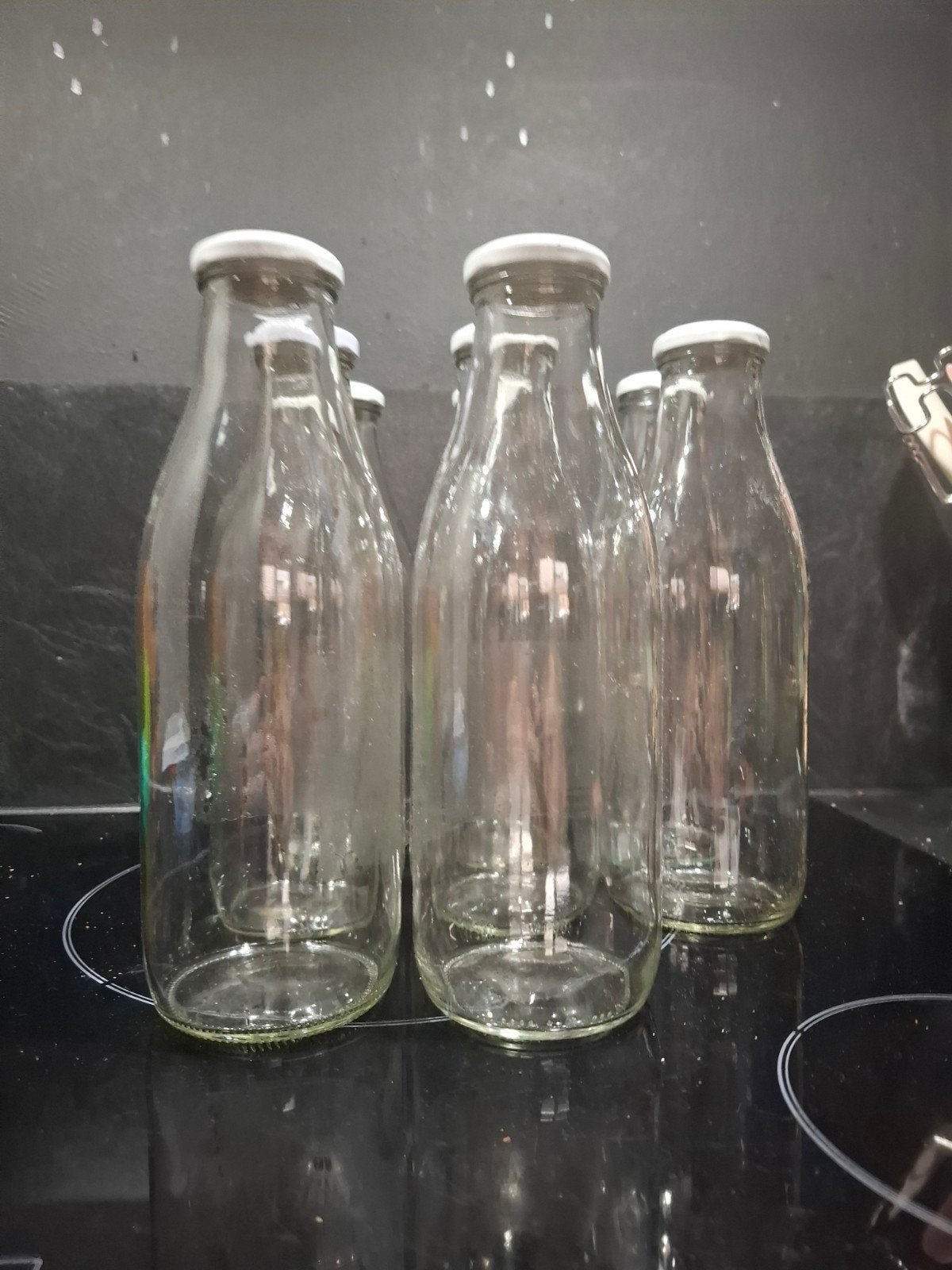 Set van 8 glazen flessen met witte doppen, Ophalen of Verzenden, Gebruikt