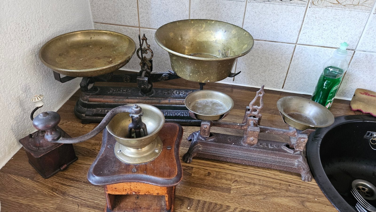Antieke weegschalen en koffiemolen - Decoratief, Ophalen of Verzenden