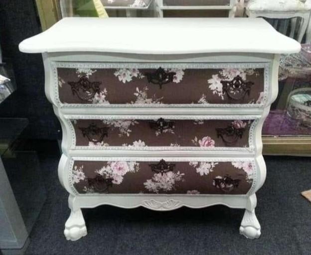 Mooi brocante buik laden kastje rozen bruin, Huis en Inrichting, Kasten | Ladekasten, Zo goed als nieuw, 3 of 4 laden, Minder dan 100 cm