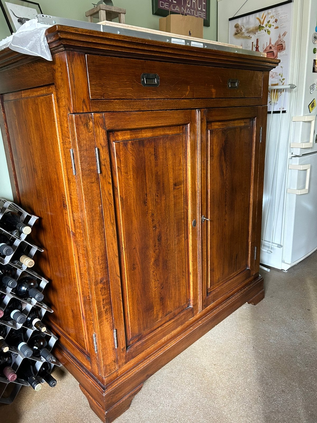 TV-kast van Eichholtz, Ophalen