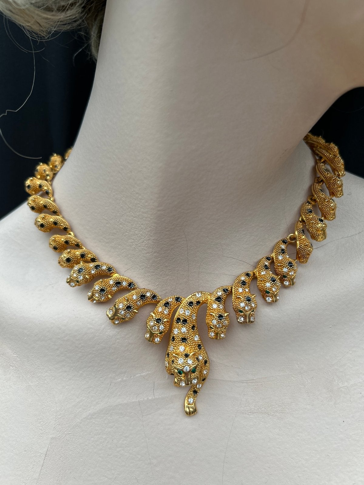 Kerst Goudkleurige ketting met panterkoppen en strass, Overige materialen, Ophalen of Verzenden, Zo goed als nieuw, X