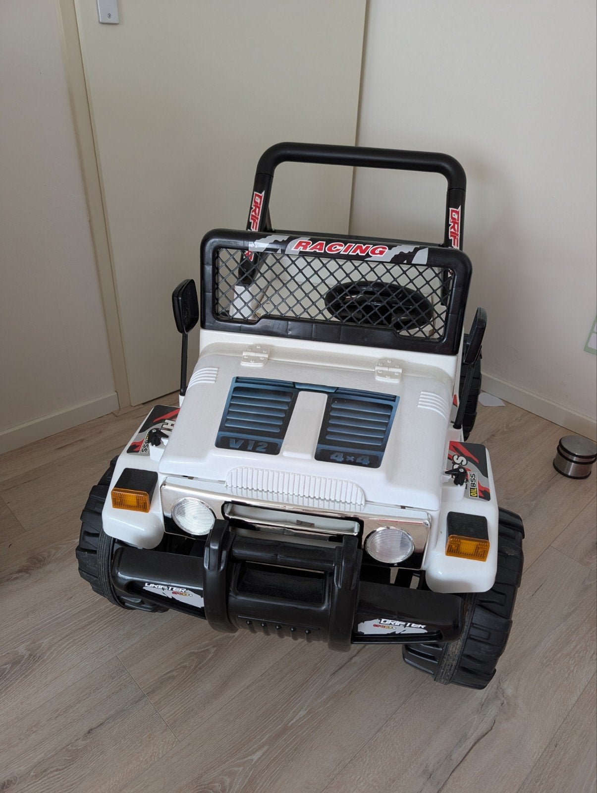 Stoere elektrische jeep, Ophalen