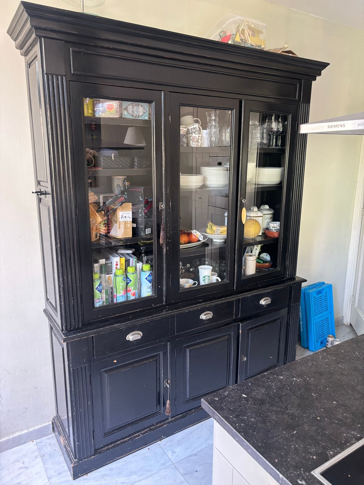 Vintage Zwarte Buffetkast - Grote Vitrinekast, Huis en Inrichting, Kasten | Buffetkasten, Ophalen, Gebruikt, 200 cm of meer, 150 tot 200 cm