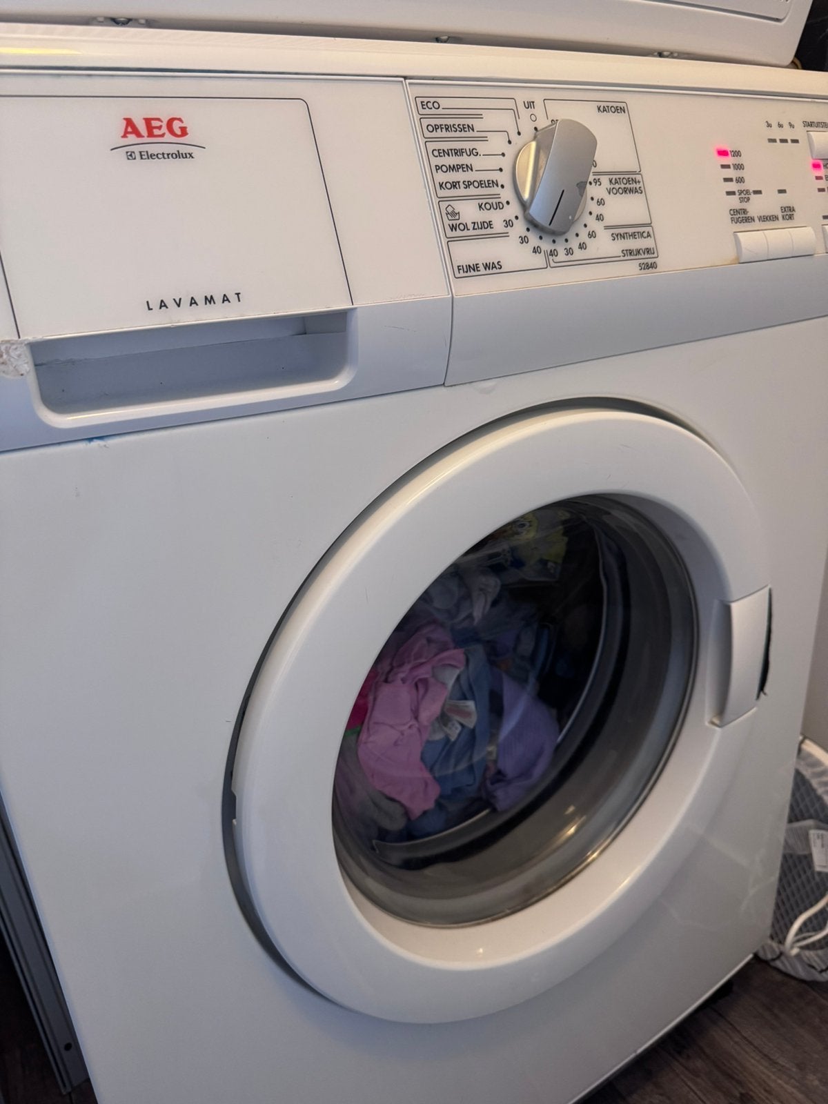 Wasmachine AEG 6 kg moet weg, Witgoed en Apparatuur, Wasmachines, Ophalen, Zo goed als nieuw, 1200 tot 1600 toeren, 85 tot 90 cm
