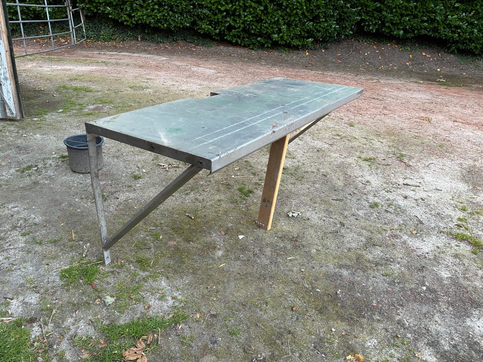 Robuuste metalen werkbank / tafel 180x70cm, Gebruikt, 200 cm of meer, Metaal, Vier personen