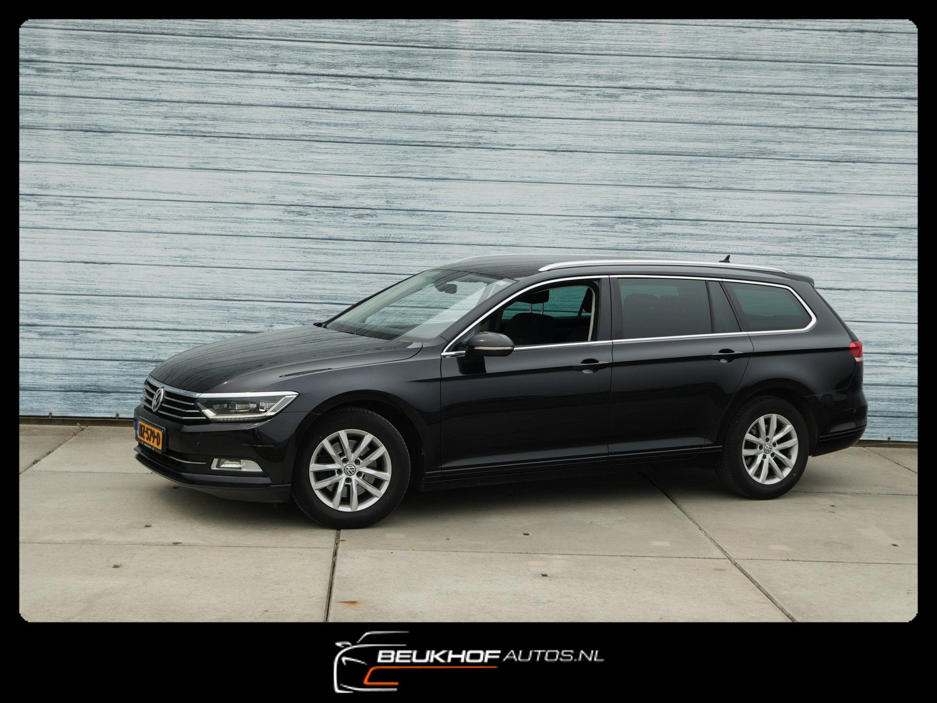 Volkswagen Passat Variant 1.6 TDI Business Trekhaak Navi Cam, Auto's, Stof, 4 cilinders, Zwart, Diesel