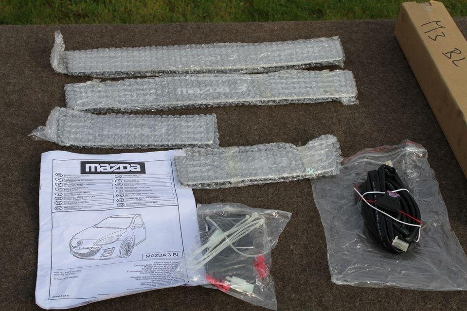 Optionele verlichte instaplijsten Mazda 3 BL, Ophalen