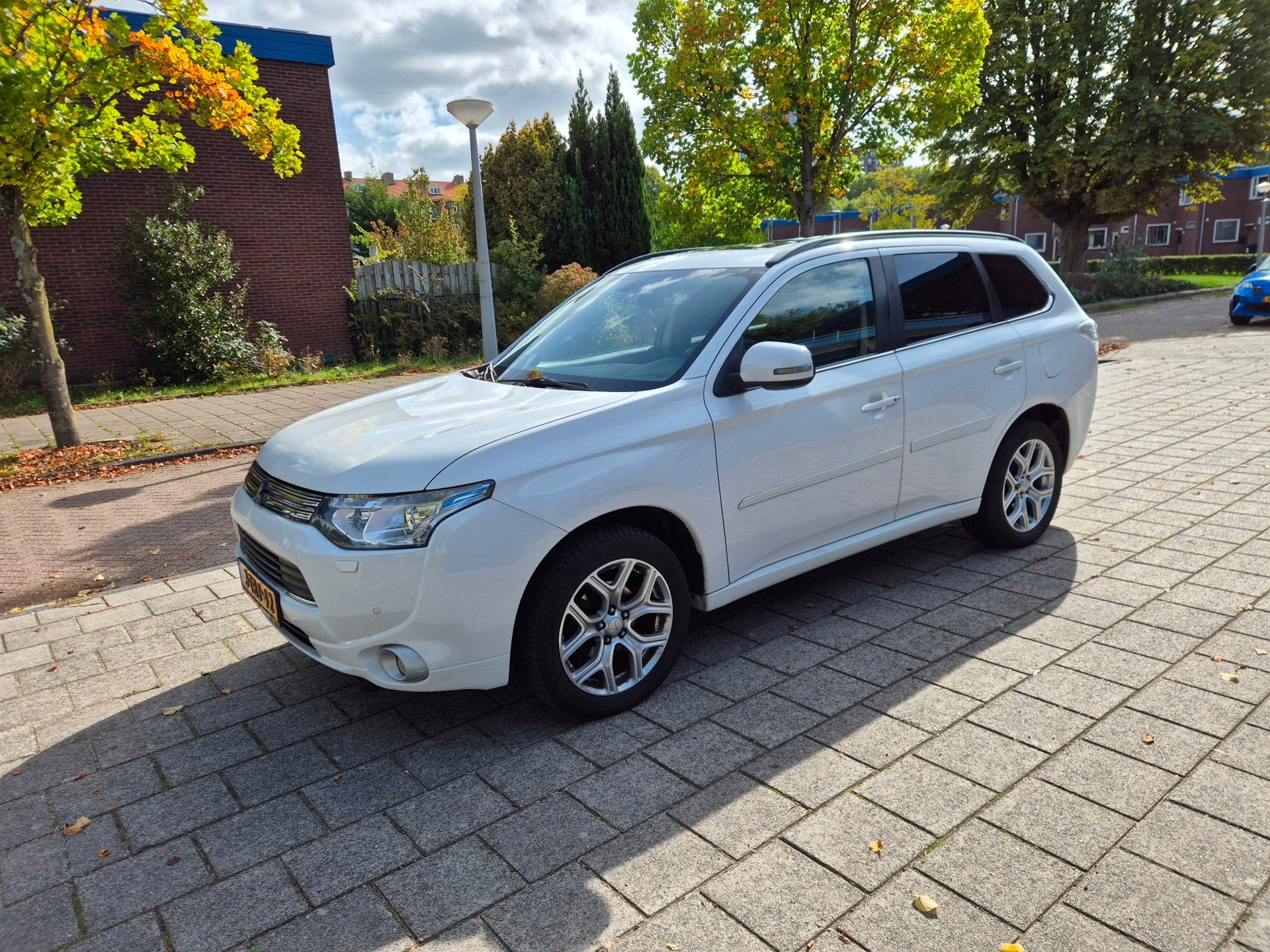 Mitsubishi Outlander 2.0 PHEV Instyle White Metallic Leder P, Auto's, Zwart, 4 cilinders, Wit, Vierwielaandrijving
