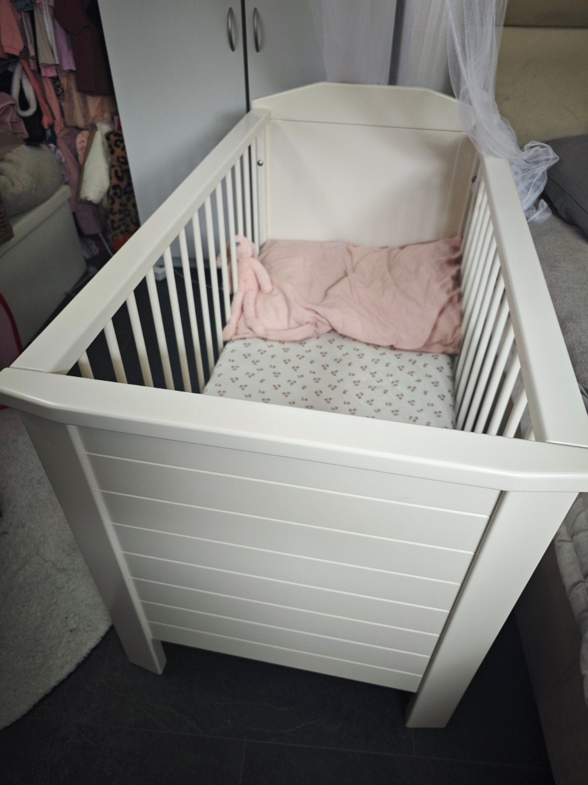 Wit babybedje met matras en beddengoed, Ophalen, Gebruikt, Ledikant