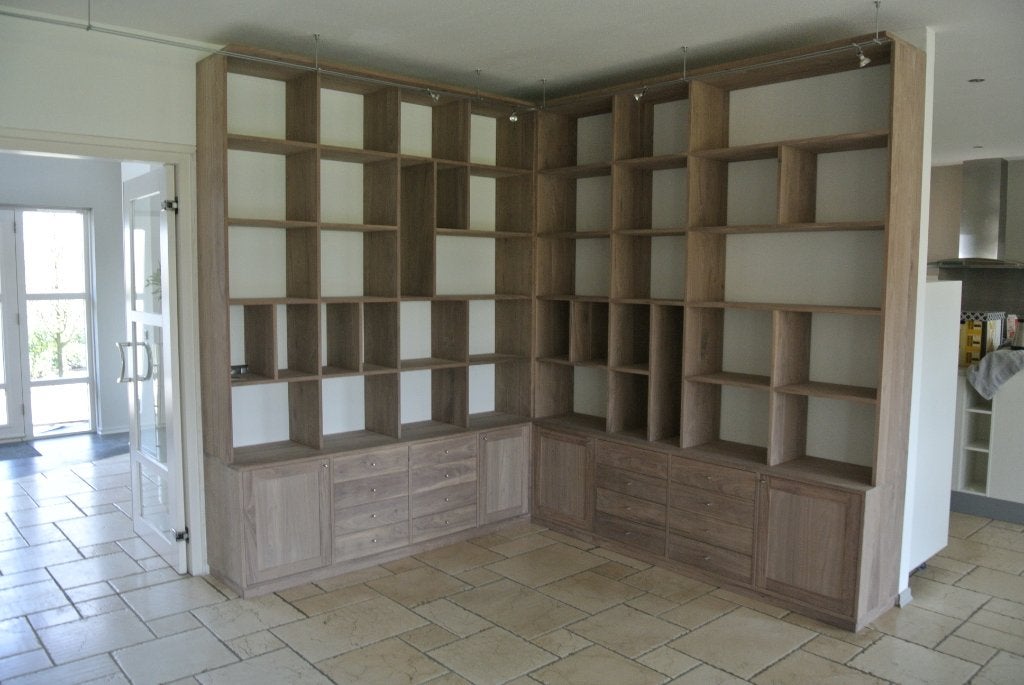 Gebruikte massief noten boekenkast, Ophalen, Gebruikt, Met deur(en), 200 cm of meer