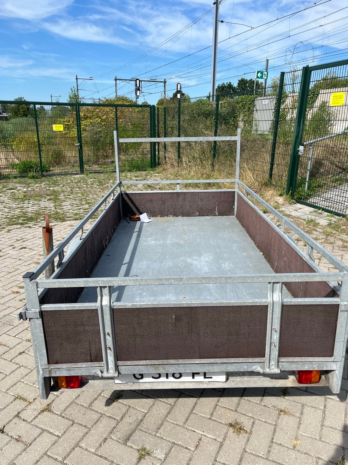 Aanhanger te koop - Gegalvaniseerde bodem, slot, net, Ophalen of Verzenden, Gebruikt