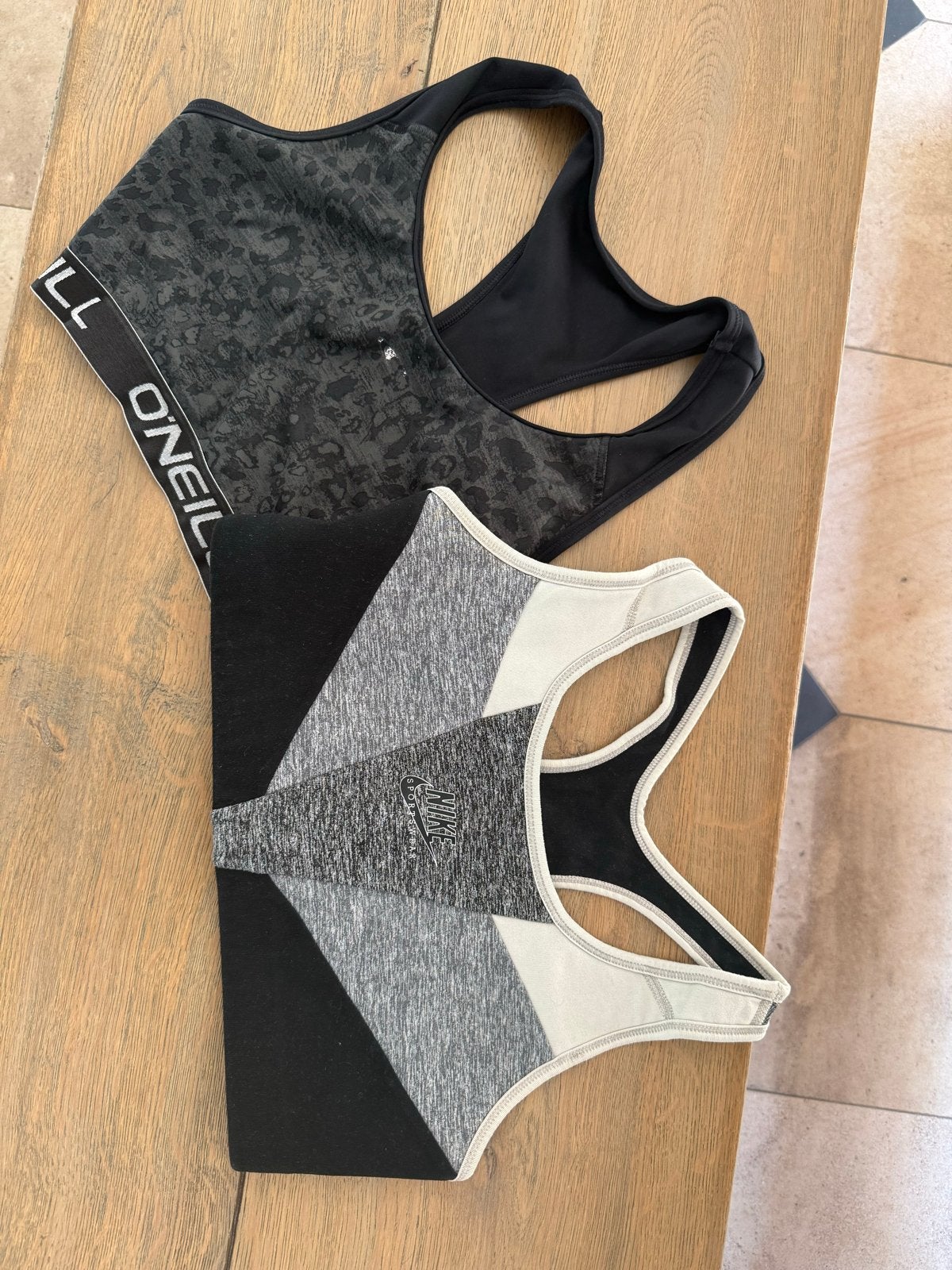 2 sport bh's maat S, Nike en O'Neill, Ophalen of Verzenden, Gedragen, Maat 36 (S), Fitness of Aerobics