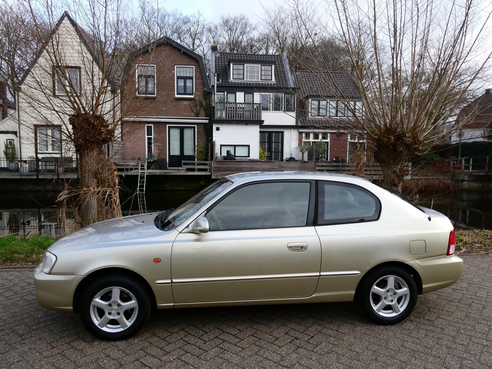 Hyundai Accent 1.5i GS 90pk Semi-Classic 3-drs Airco Nette a, Auto's, Hyundai, Voorwielaandrijving, Metallic lak, Handgeschakeld
