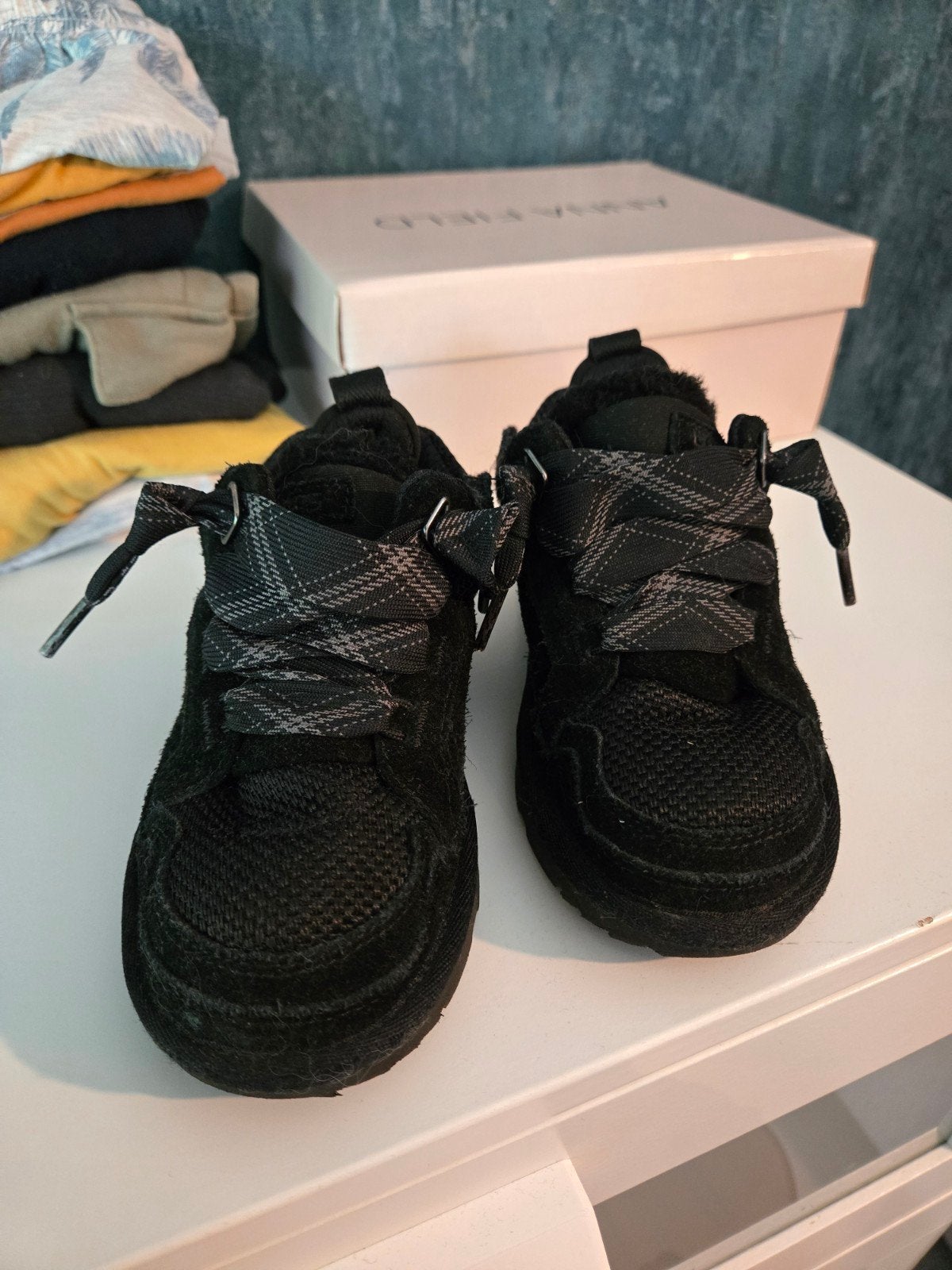Ugg schoenen maat 28,5 - Zo goed als nieuw, Kinderen en Baby's, Ophalen, Ugg, Jongen of Meisje, Schoenen