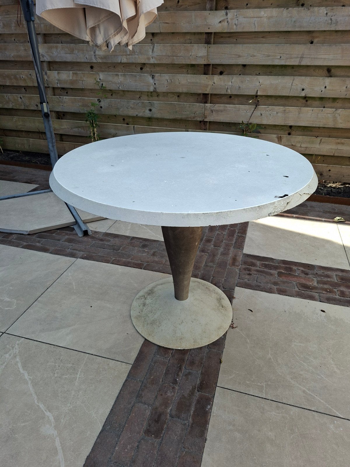 Ronde tuintafel met glasvezel/kunststof blad, Ophalen, Gebruikt, Rond, Overige materialen