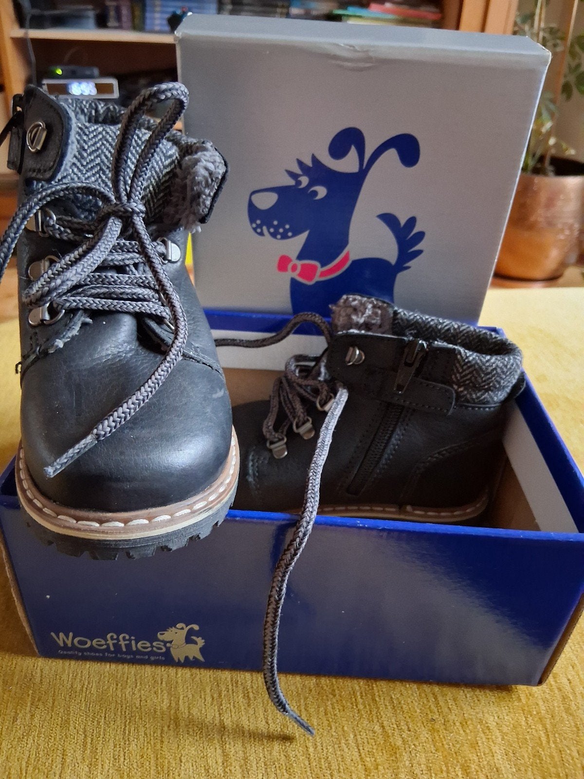 Woeffies hoge Kinderschoenen Zwart Maat 25 - Nieuw, Jongen of Meisje, Nieuw, Ophalen of Verzenden, Laarzen