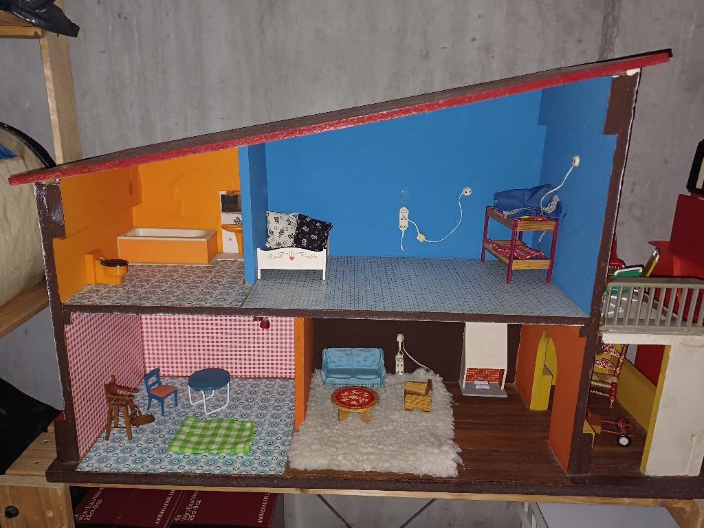 Uniek handgemaakt vintage 70's poppenhuis, Ophalen, Gebruikt, Poppenhuis