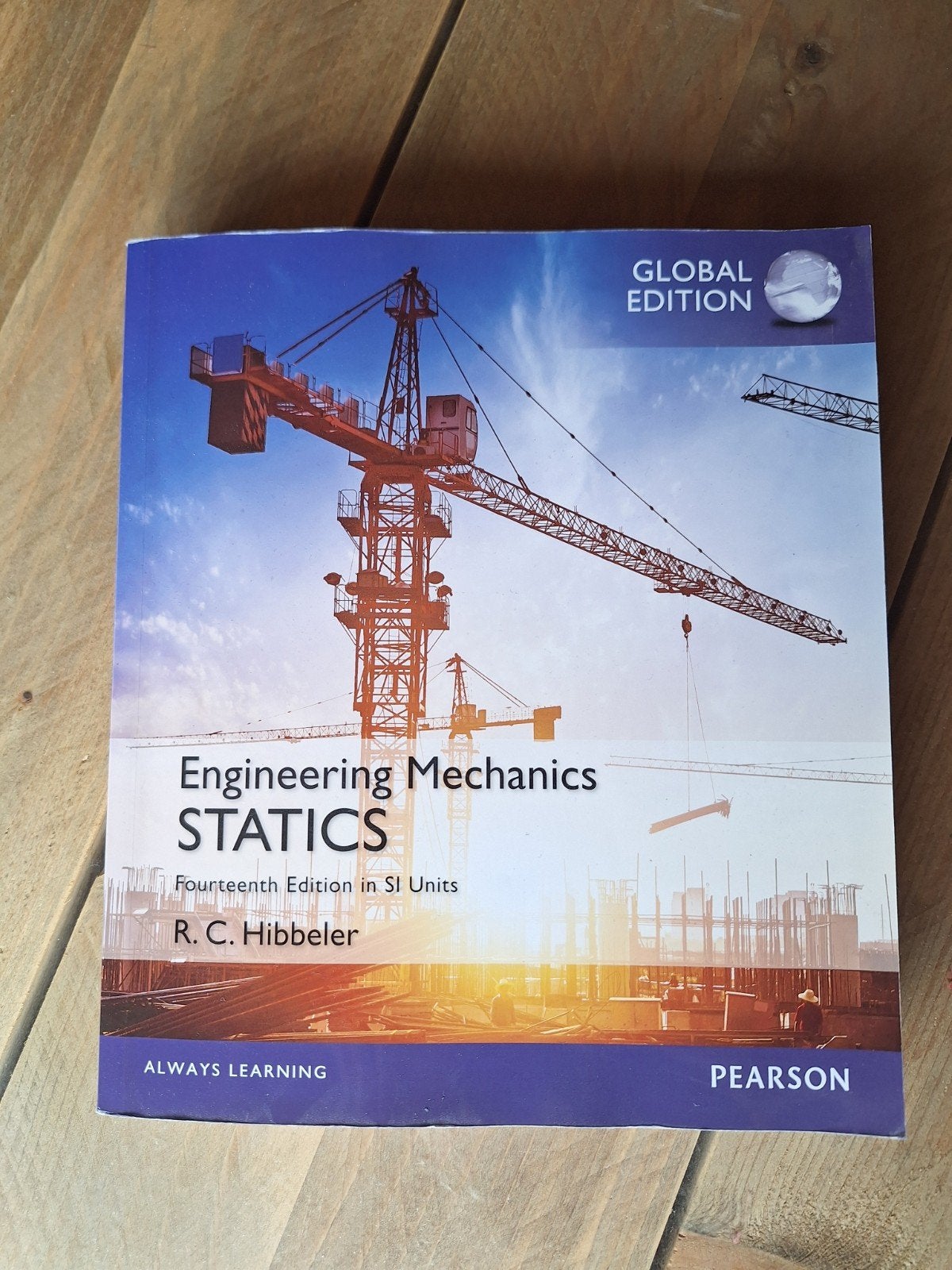 Engineering Mechanics STATICS - R.C. Hibbeler Global Editio, Boeken, Zo goed als nieuw, R. C. Hibbeler, Beta, HBO