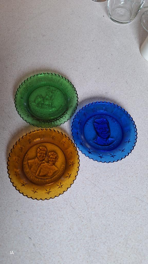 3 glazen schaaltjes JF KENNEDY, Ophalen of Verzenden, Zo goed als nieuw, Overige typen