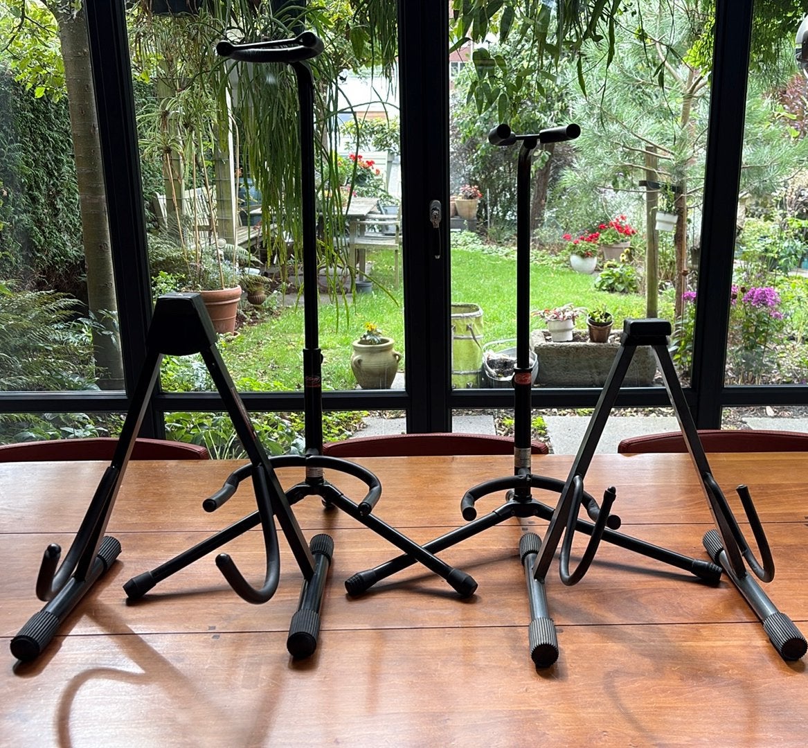 Gitaar standaards 3 x Stagg en 1x Proel (rechts), Ophalen, Gebruikt, Instrumentstandaard, Gitaar