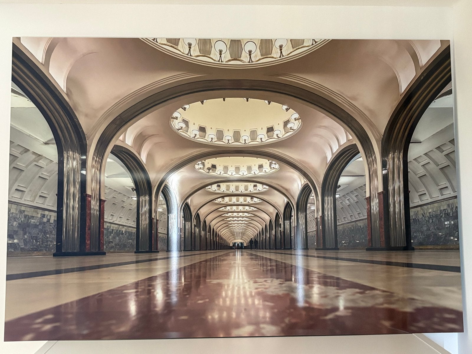 Metrostation in Moskou op hoogwaardig dibond, Ophalen, Realistisch, Overige ondergronden, Stads- / dorpsgezicht