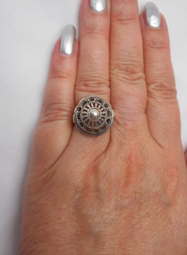 Zilveren drachtknop ring Leesener maat 18 nr.456