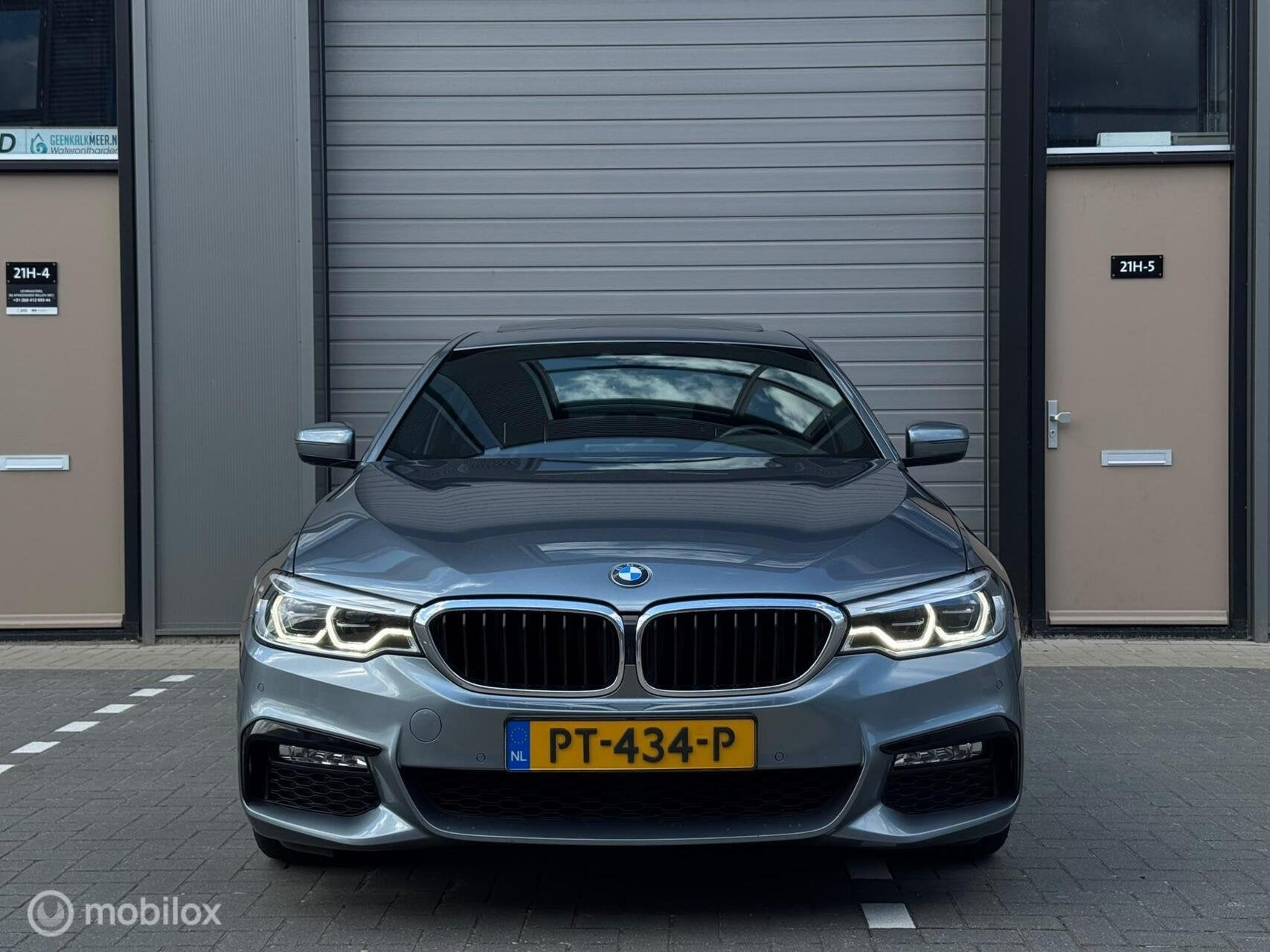 BMW 5-serie 520d High Executive / Pano / 19 inch / head-up /, Auto's, Automaat, Achterwielaandrijving, Euro 6, Bedrijf