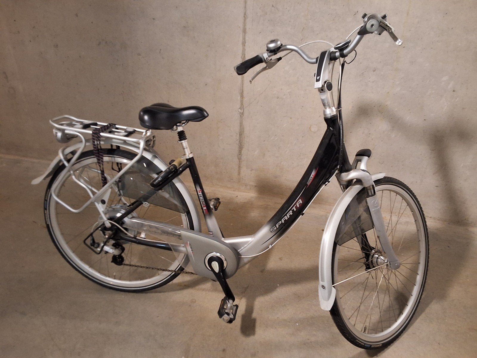 Sparta elektrische fiets met acculader, Ophalen, Gebruikt, Minder dan 30 km per accu, Sparta