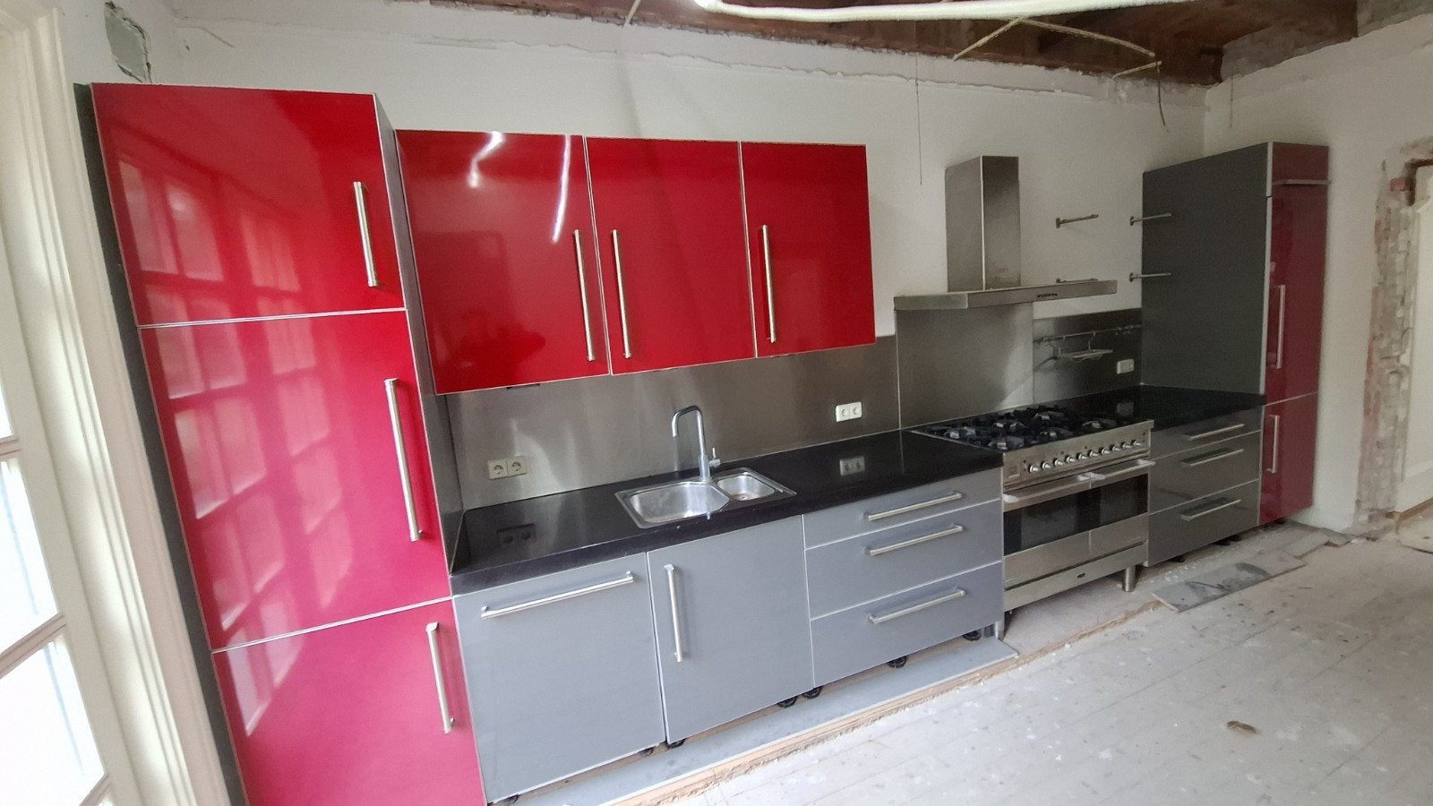 Moderne rechte keuken met Boretti 6-pits gasfornuis, Ophalen of Verzenden, Gebruikt, Graniet of Steen