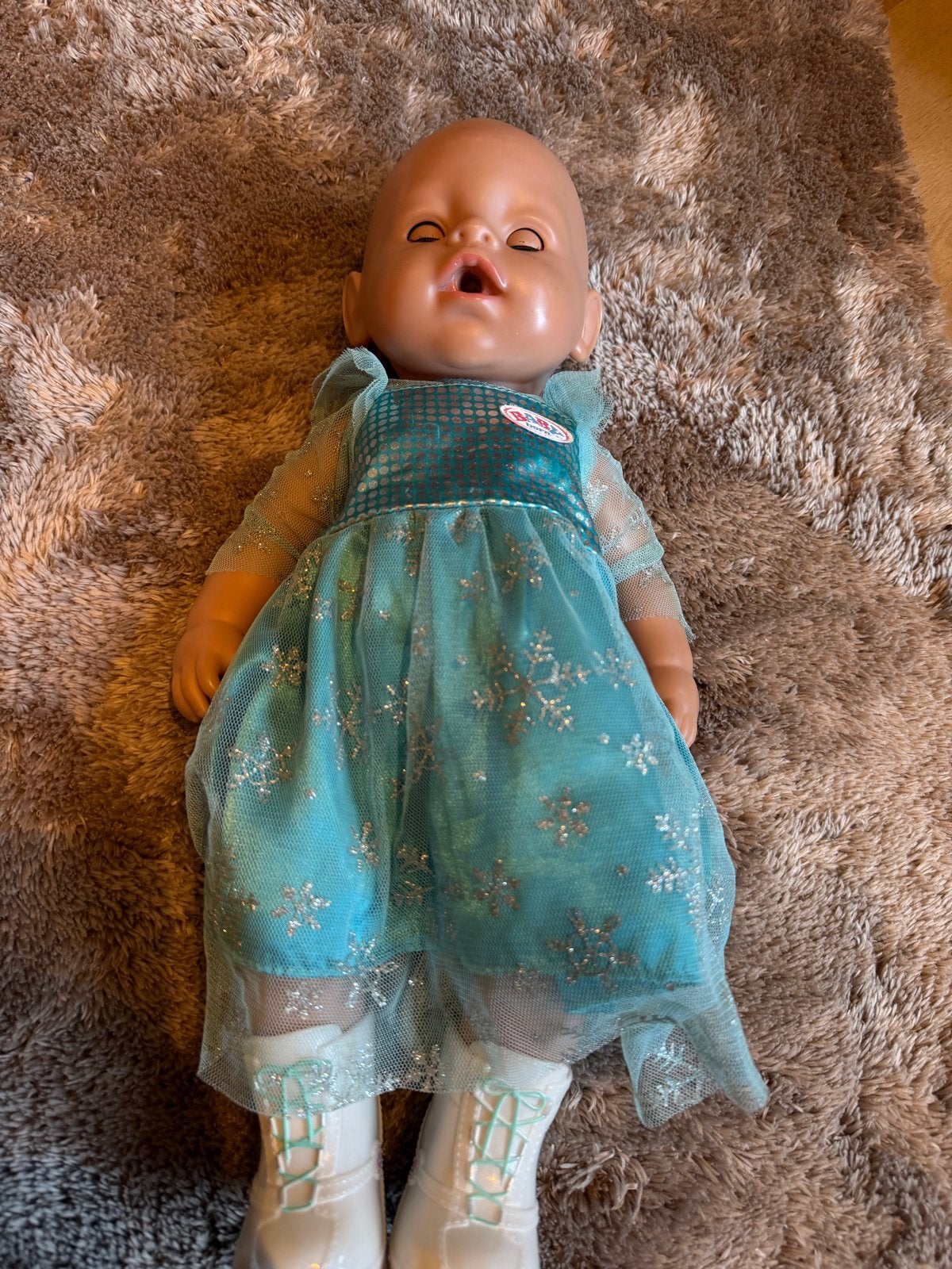 Baby Born pop 43 cm met Elsa jurk en schaatsen, Kinderen en Baby's, Gebruikt, Babyborn, Ophalen of Verzenden, Babyborn
