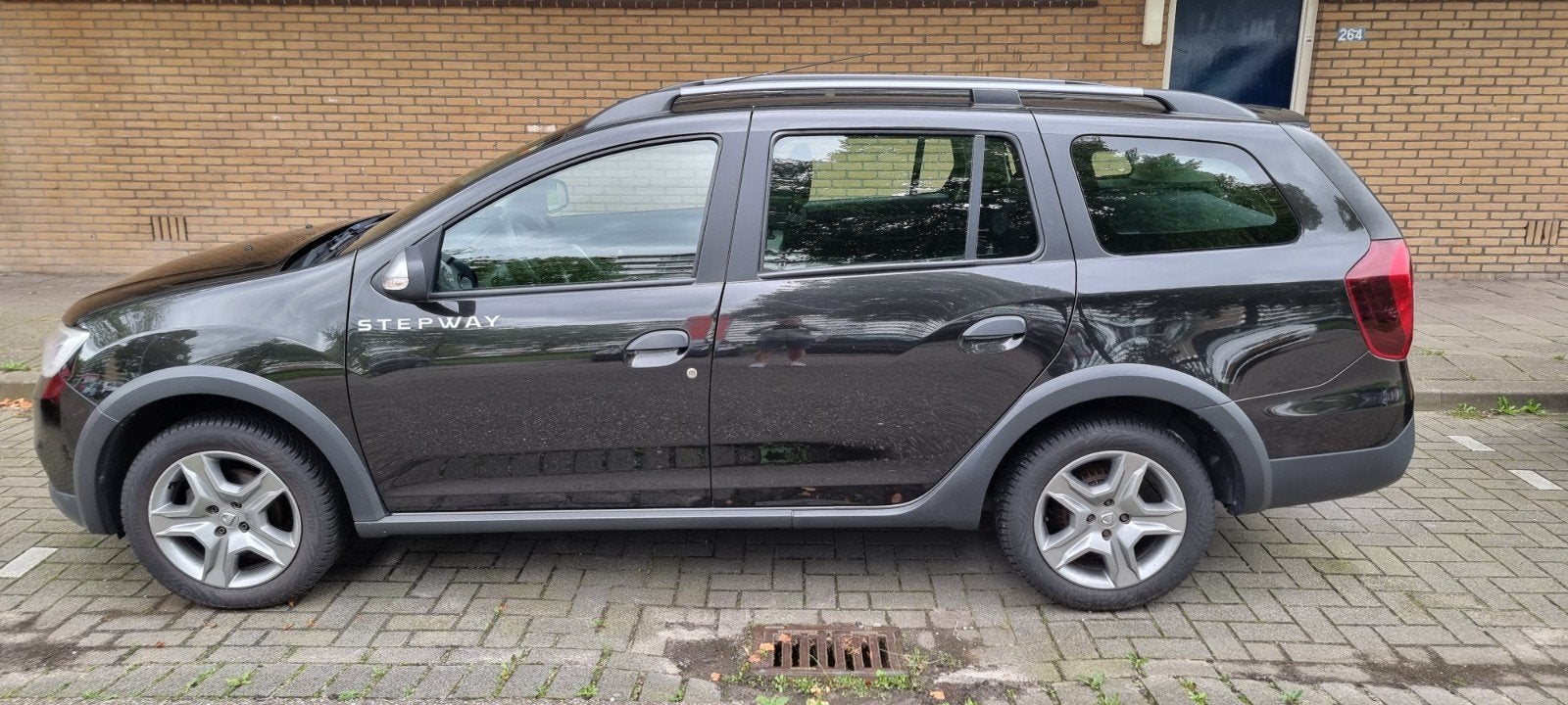 Dacia Logan MCV 0.9 Tce 90pk S&S Stepway 2018 Zwart, Auto's, Voorwielaandrijving, 898 cc, Stof, 580 kg