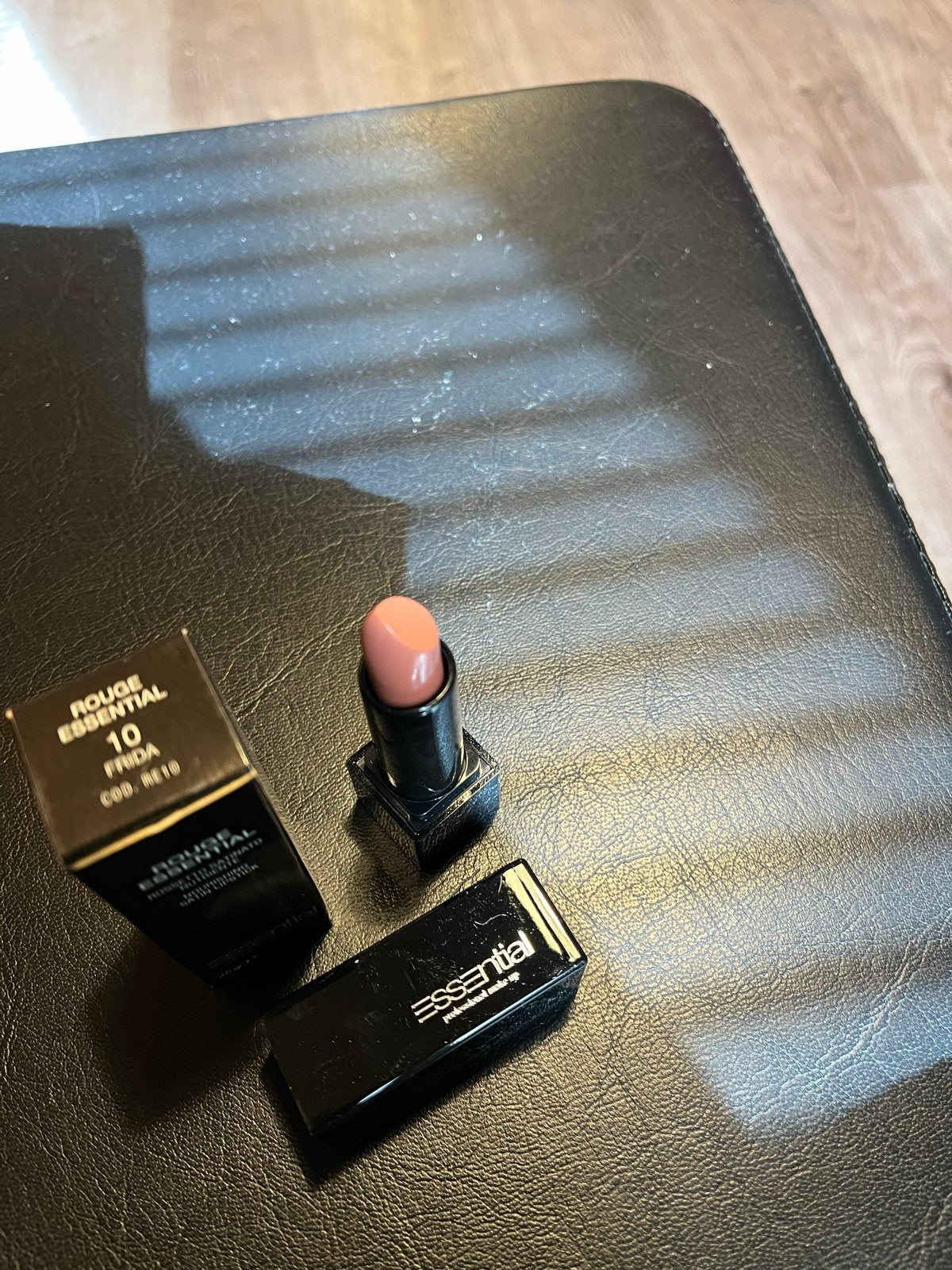 Essential Rouge Lipstick - Frida 10, Lippen, Nieuw, Ophalen of Verzenden, Make-up