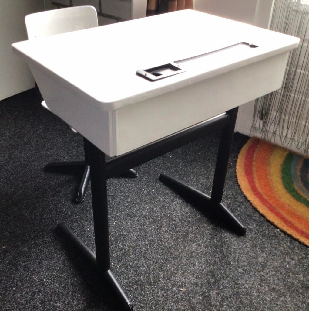 Kinder lessenaartje met stoeltje, Kinderen en Baby's, Kinderkamer | Tafels en Stoelen, Ophalen, Zo goed als nieuw, Stoel(en)