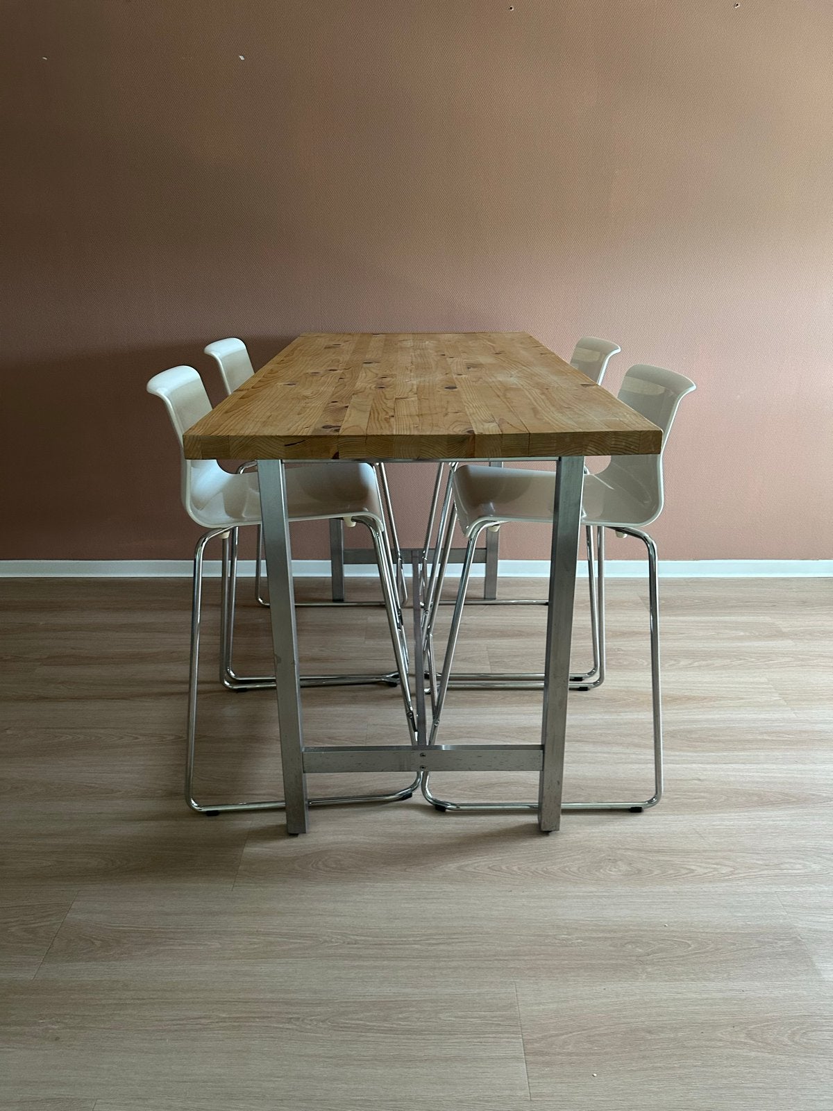Bartafel met 4 stoelen 147x 72 x 88 - Hout en Metaal, Ophalen, Gebruikt