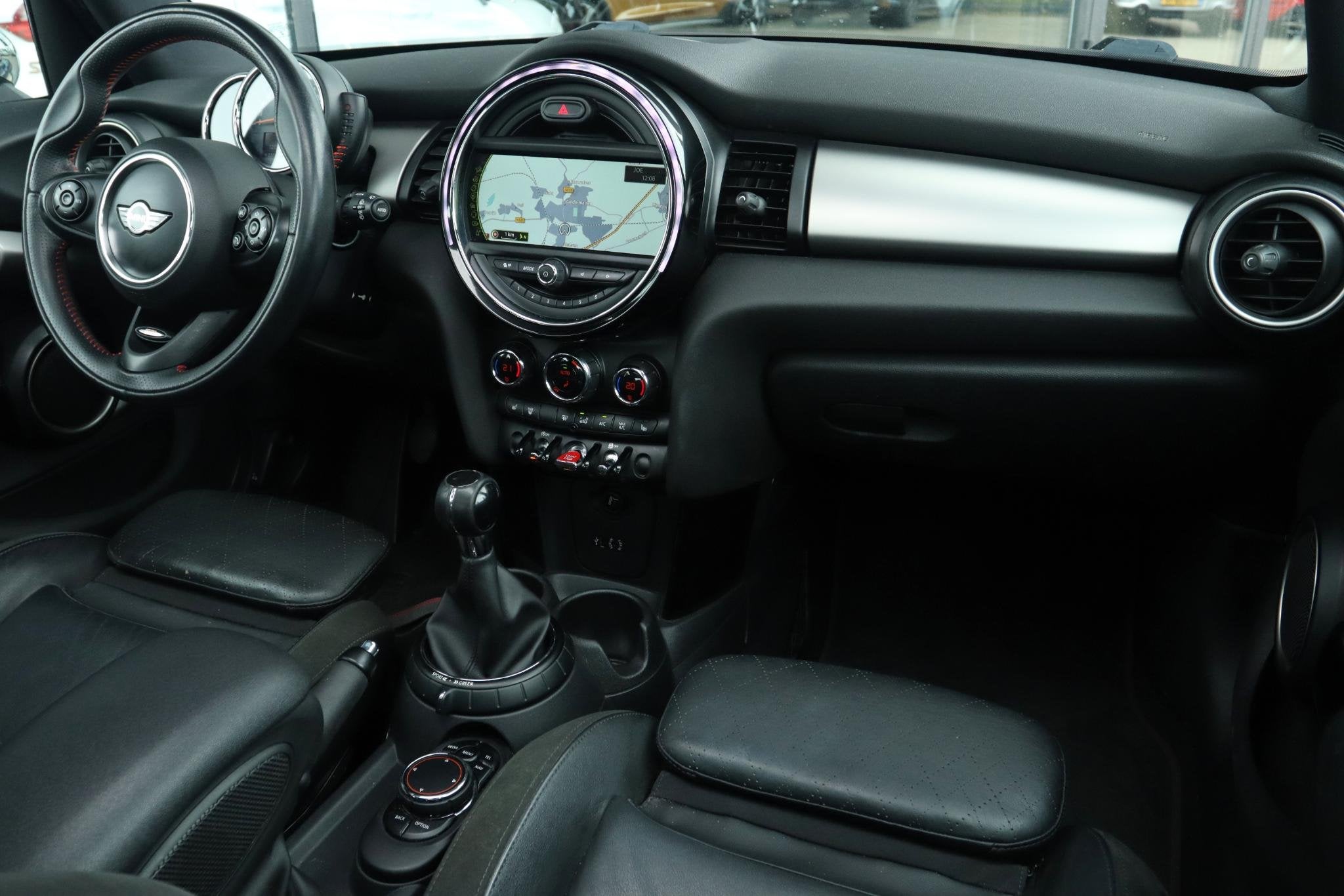 MINI COOPER S 2.0 CHILI SERIOUS BUSINESS | PANO | LED | LEDE, Auto's, Voorwielaandrijving, 1998 cc, 1195 kg, Gebruikt