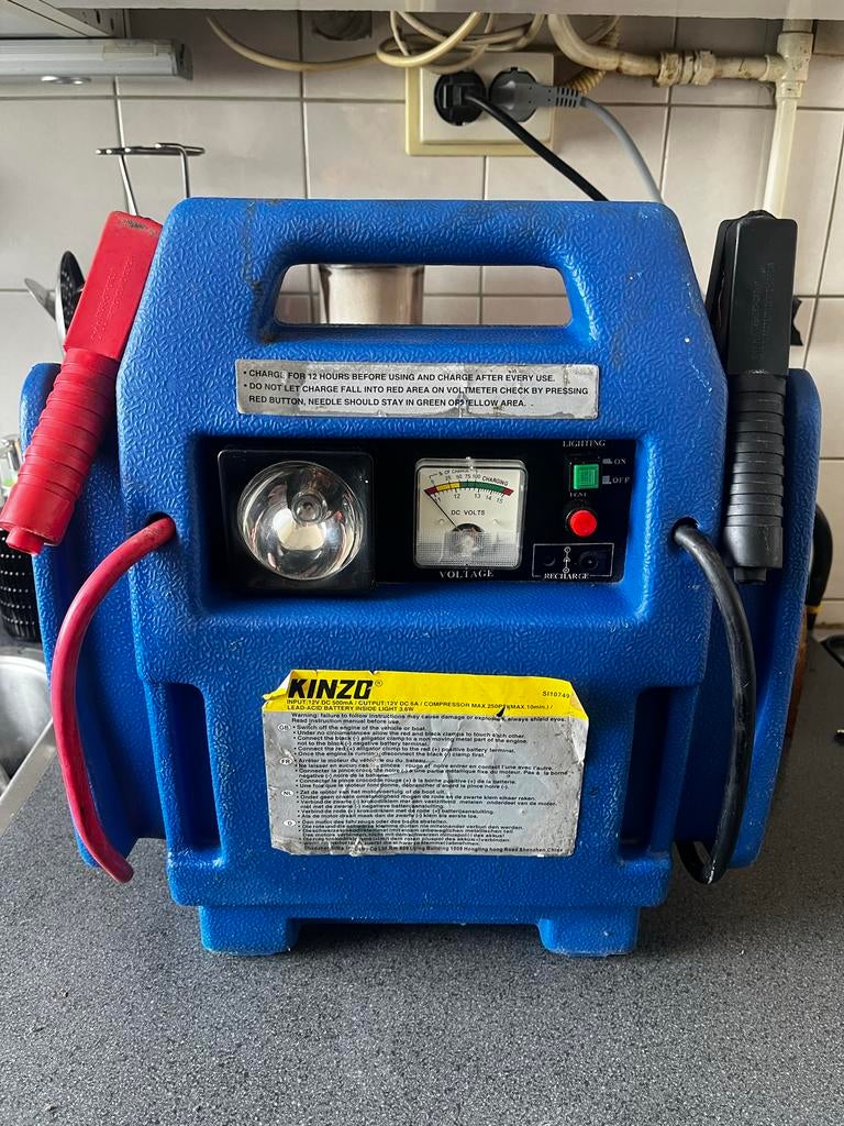 Kinzo jumpstarter met compressor en lamp, Auto diversen, Jumpstarters, Gebruikt, Ophalen
