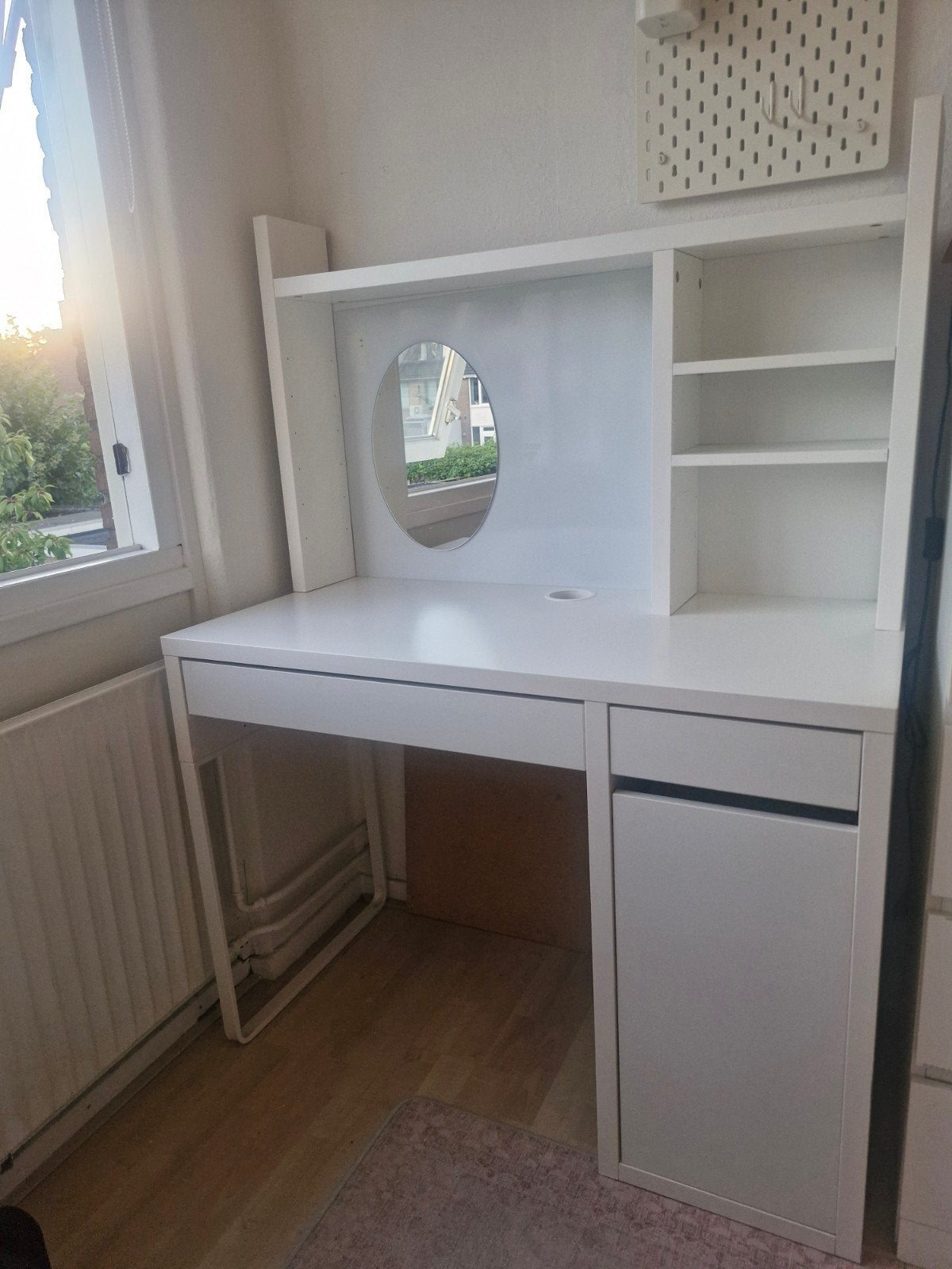 IKEA MICKE Bureau met opbergruimte en spiegel - Wit, Ophalen, Met lades, Gebruikt, IKEA