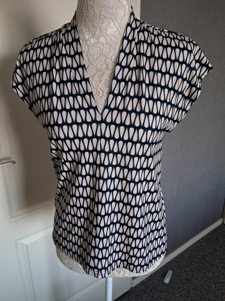 Shirt &Co Woman  Maat : XS Kleur : Beige Zwart TRAVEL, Kleding | Dames, Meerkleurig, &Co Woman, Ophalen of Verzenden, Zo goed als nieuw