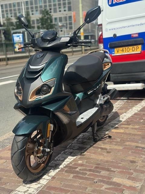 Peugeot Speedfight 4 Sportline Deep Lake Green ( peugeot ), Fietsen en Brommers, Nieuw, 50 cc, Overige modellen