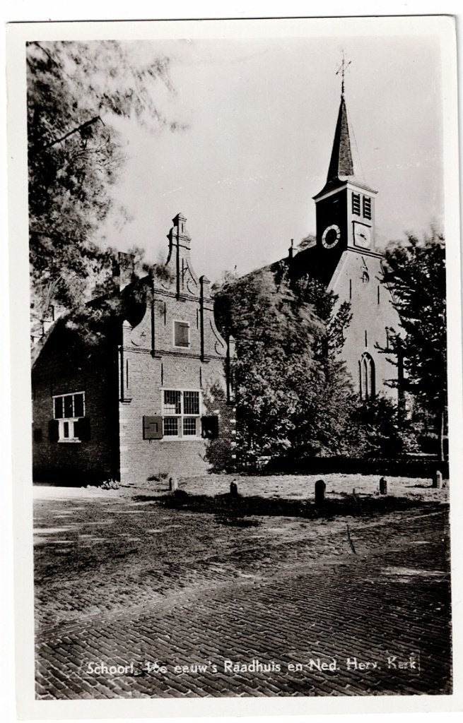 Schoorl. 16e eeuw's Raadhuis en Ned. Herv. Kerk., Ophalen of Verzenden, Ongelopen, Noord-Holland