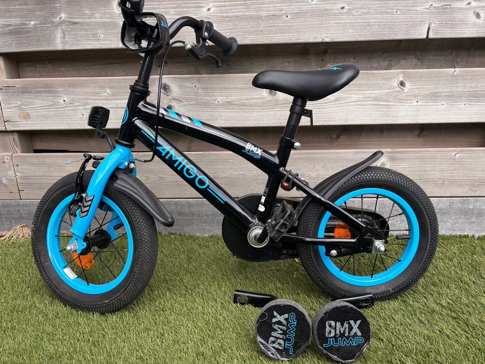Amigo 12 inch jongensfiets, Fietsen en Brommers, Ophalen, Zo goed als nieuw, Minder dan 16 inch, Zijwieltjes