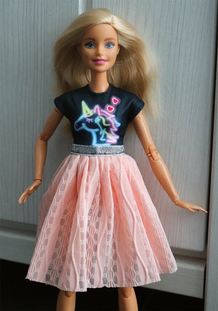 Barbie kleding nieuw - Korte jurk zwart met zalm roze, Ophalen of Verzenden, Nieuw, Barbie