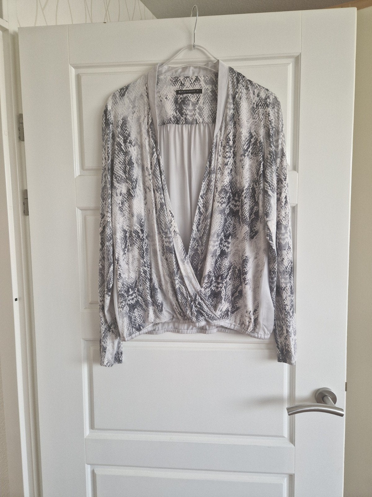 Te koop grijs damesshirt, merk Expresso, maat M.
Moet wel ee, Maat 38/40 (M), Expresso, Ophalen of Verzenden, Zo goed als nieuw