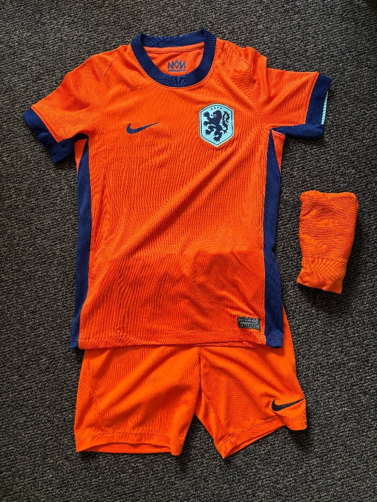Shirt en broek Nederlands elftal (Nike) (kids maat M), Sport en Fitness, Ophalen of Verzenden, Gebruikt, Shirt
